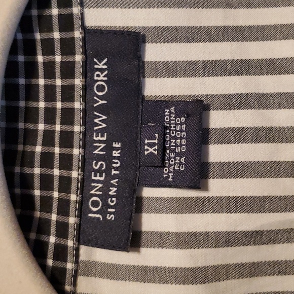 Jones New York Signature womens dark navy striped, buttoned blouse. Size XL - Picture 7 of 8
